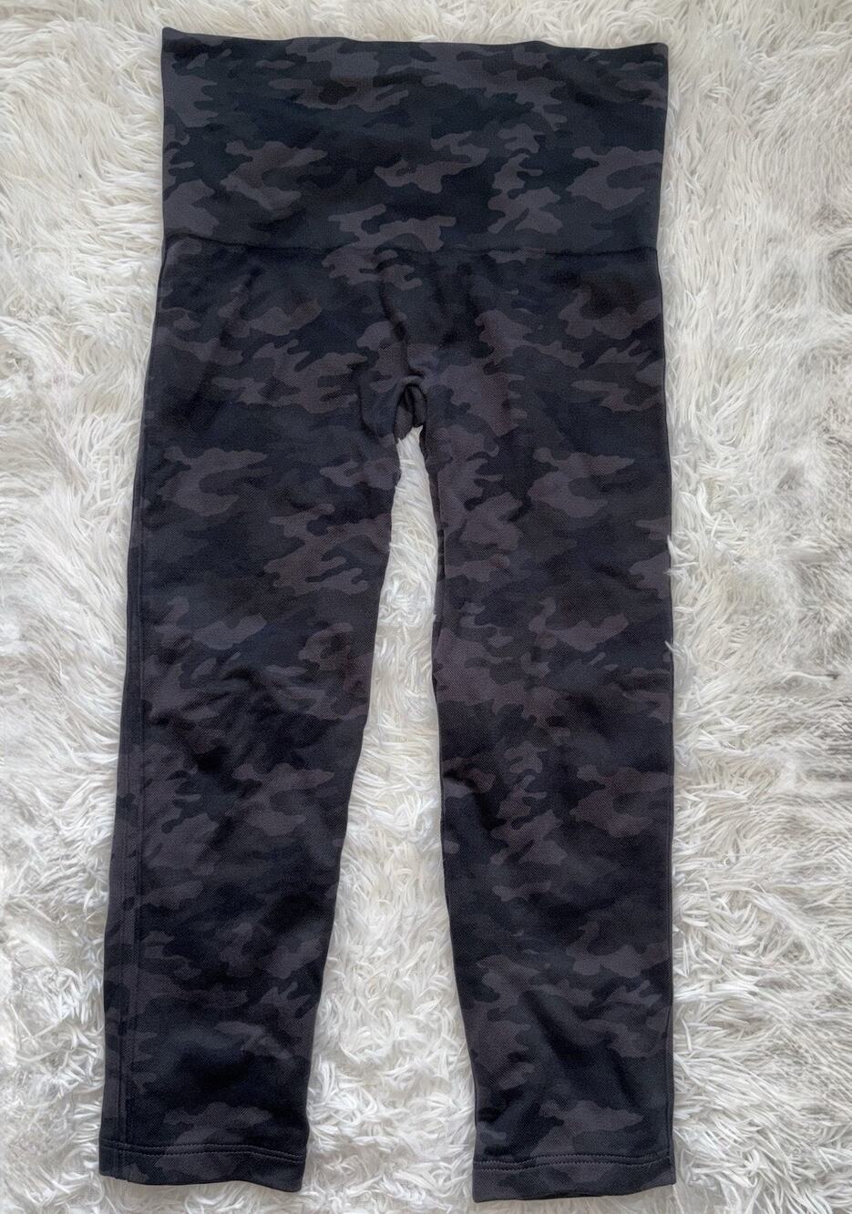 Spanx XL Camo Seamless Hi Rise Legging Pants. Excellent Condition